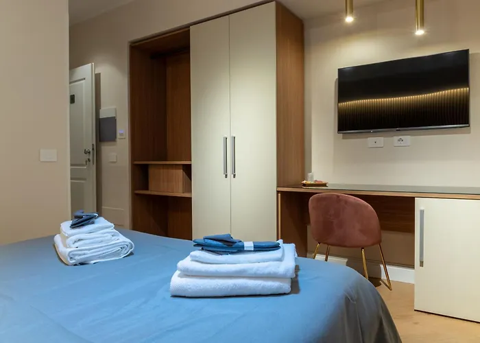 Отель типа "постель и завтрак" Flat Urban 4*